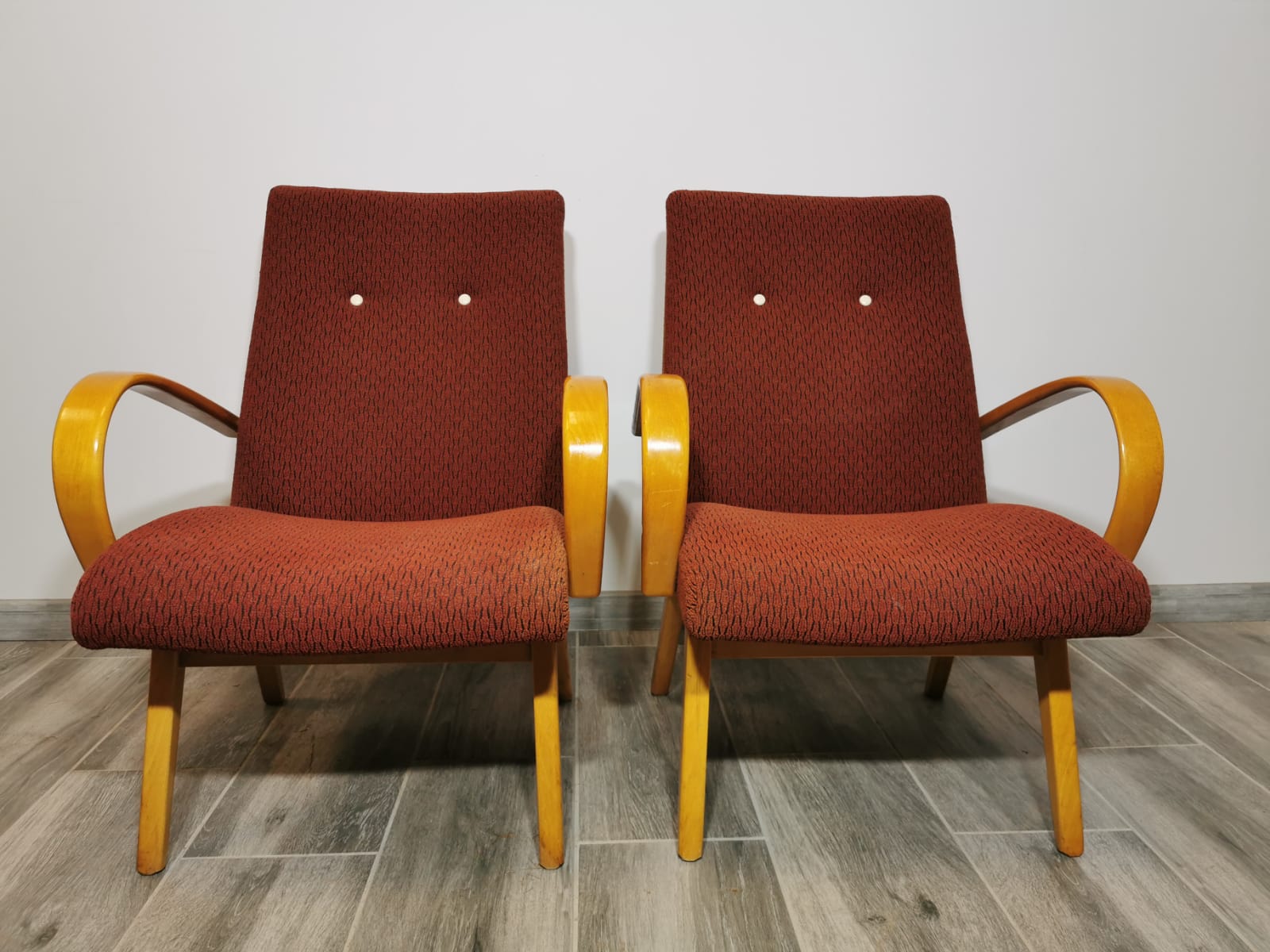 Paire de fauteuils by Jaroslav Smidek