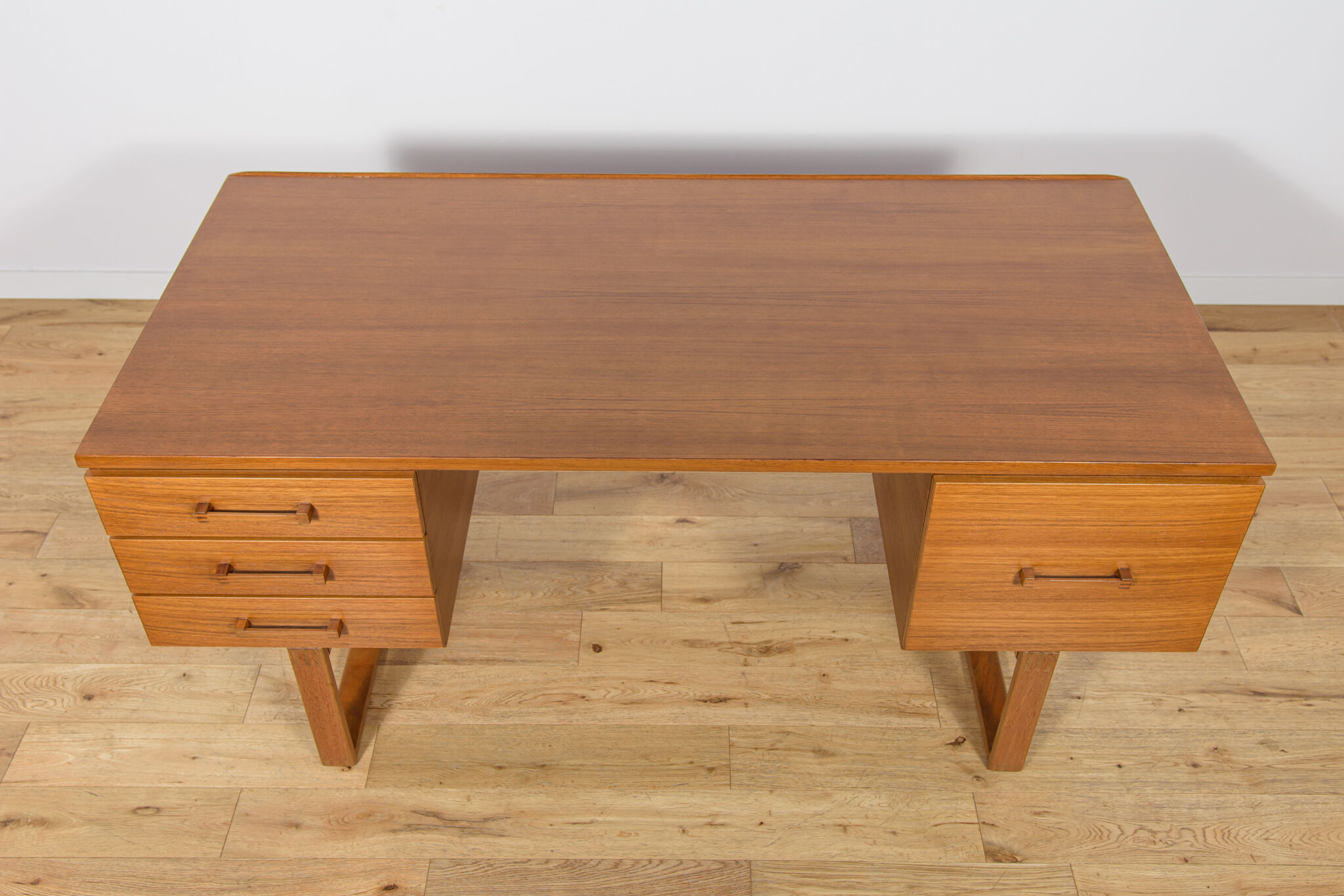 Mid-Century Teak Freestanding Desk by Torben Valeur & Henning Jensen for Dyrlund, Denmark, 1960s