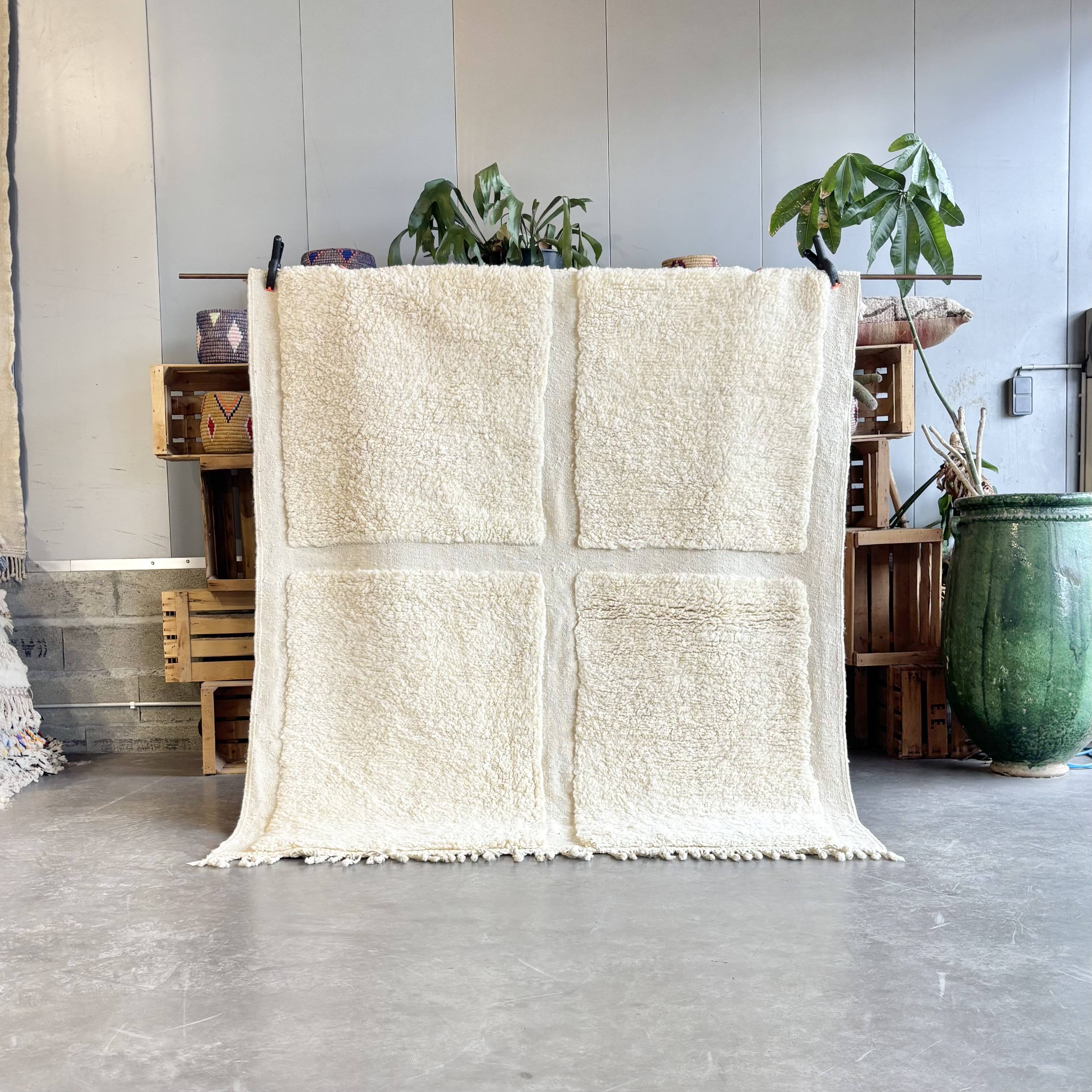 M'rirt Berber rug 190x220 cm – Natural ecru wool, minimalist design