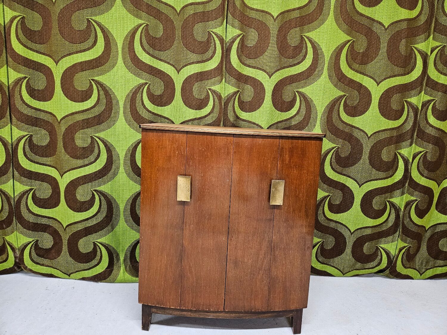 Vintage furniture 2 doors art deco