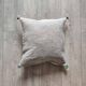 Coussin berbère gris clair fait main en coton