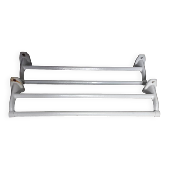 Enamelled cast iron towel holder