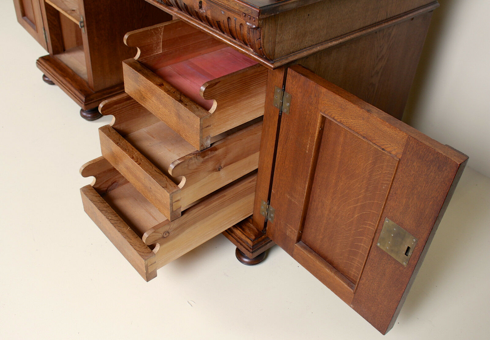 Dressing table in oak carved arts & crafts