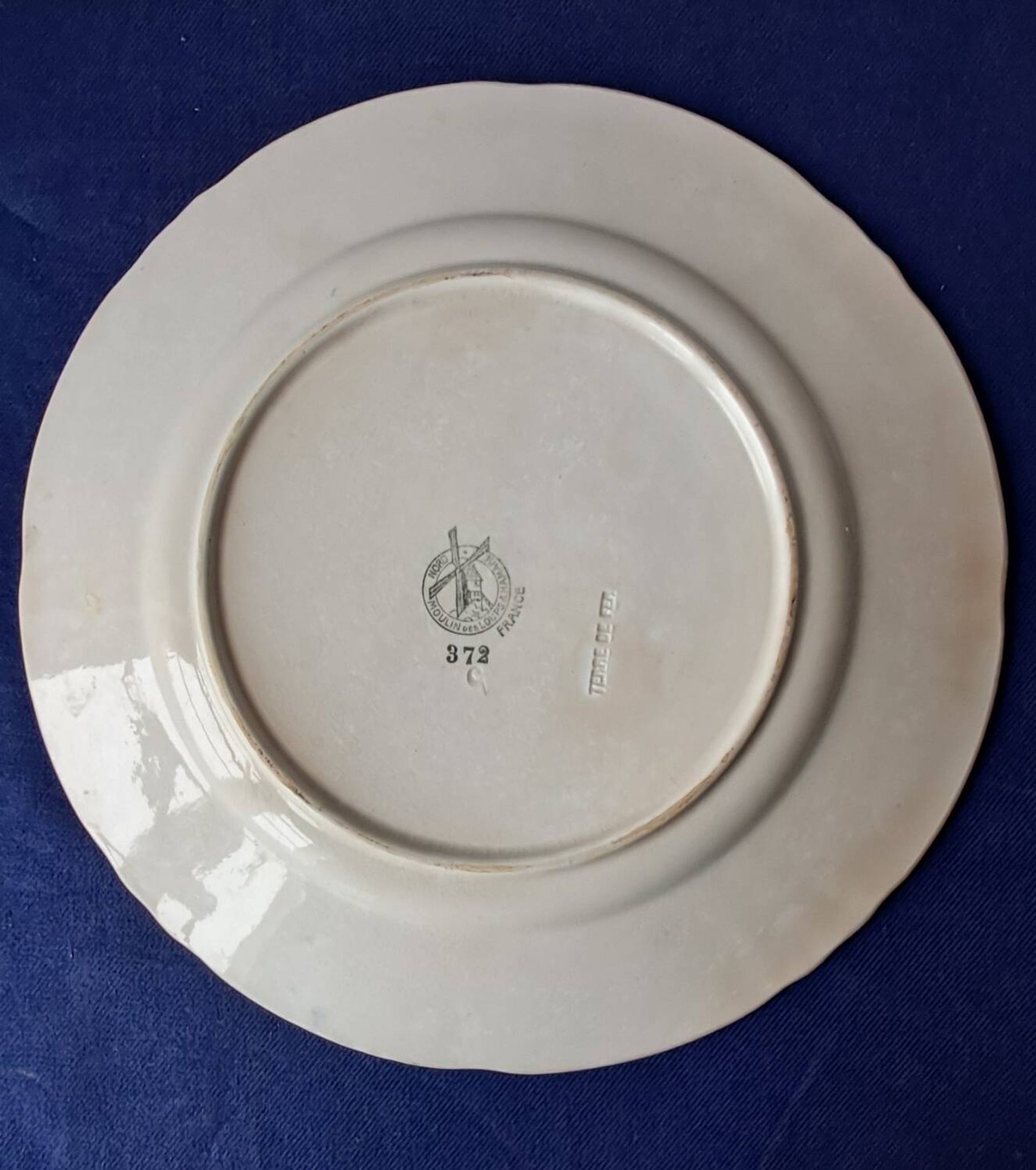 Plat en terre de fer Moulin des Loups modèle n°372