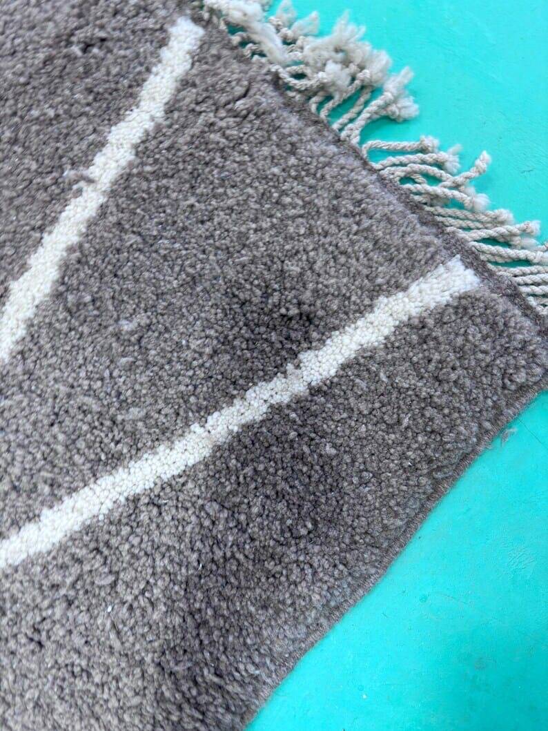 Beni Ouraine handwoven rug, size 100 x 200 cm