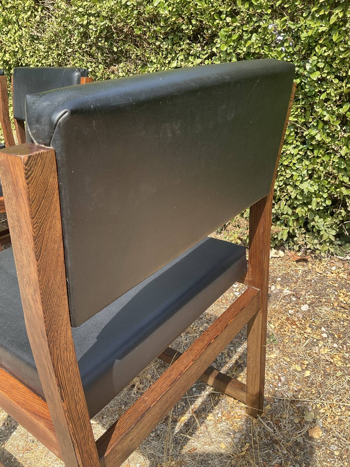 Set of 6 vintage teak chairs with black Skaï.