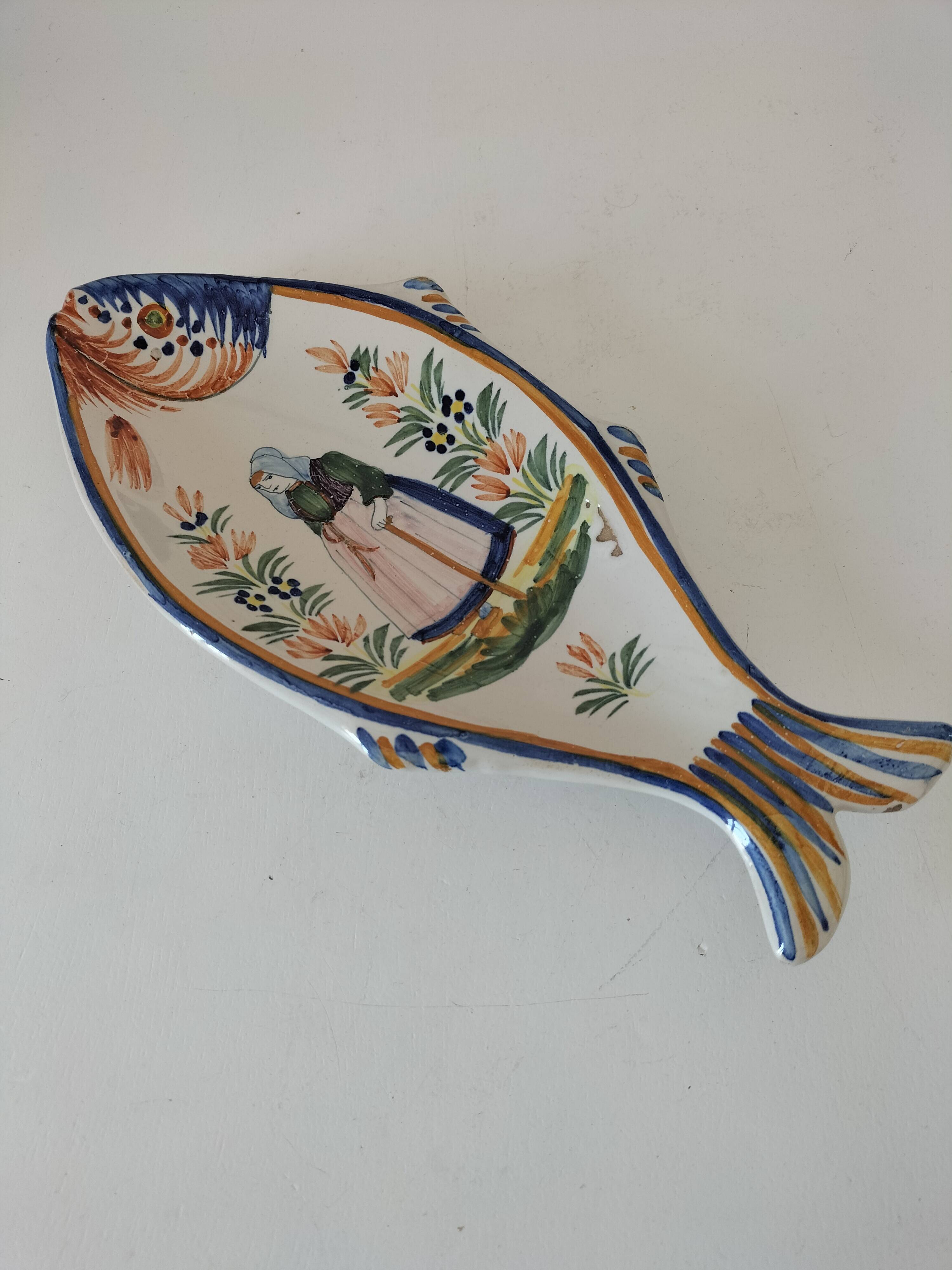 Coupelle poisson Quimper Henriot décor breton peint à la main