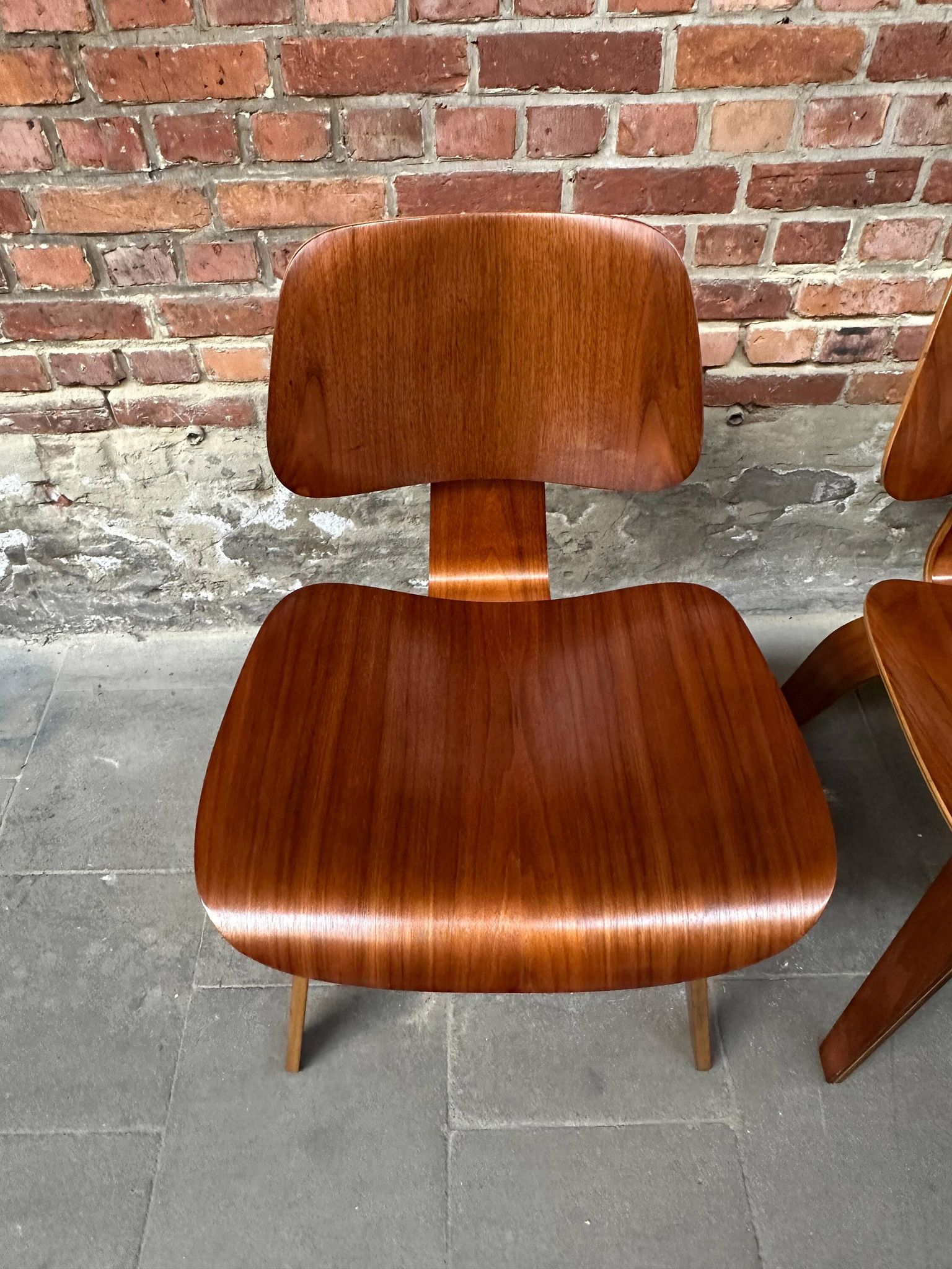 Set of 4 DCW chairs in walnut, Charles & Ray Eames, Herman Miller, 1950s