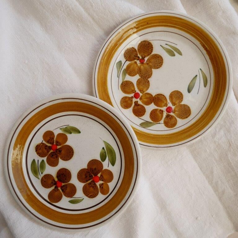 Set of 6 plates, Castellania, yellow flowers