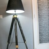 Black and gold tripod lamp