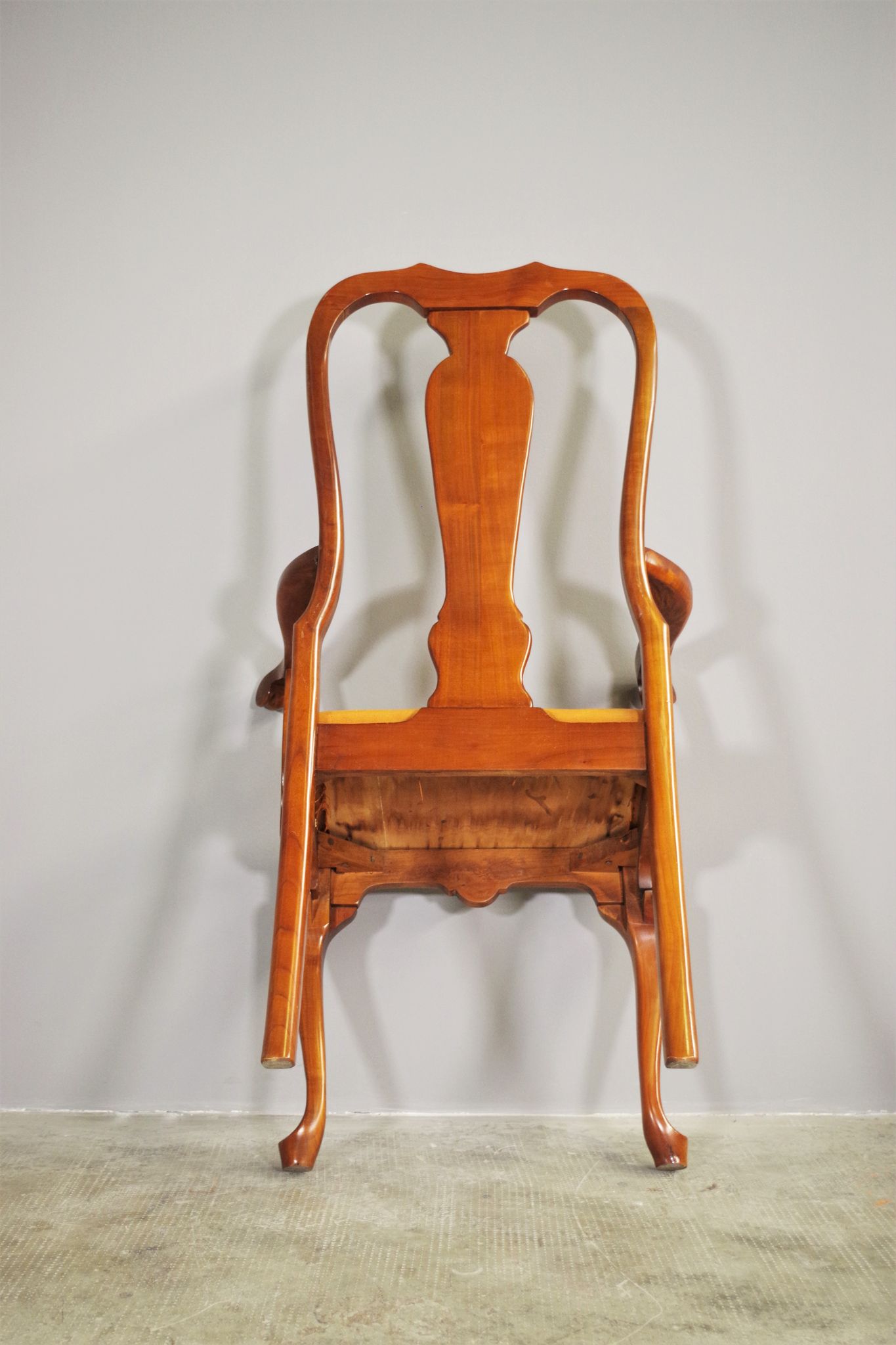 Antique Queen Anne armchair in mahogany and leather