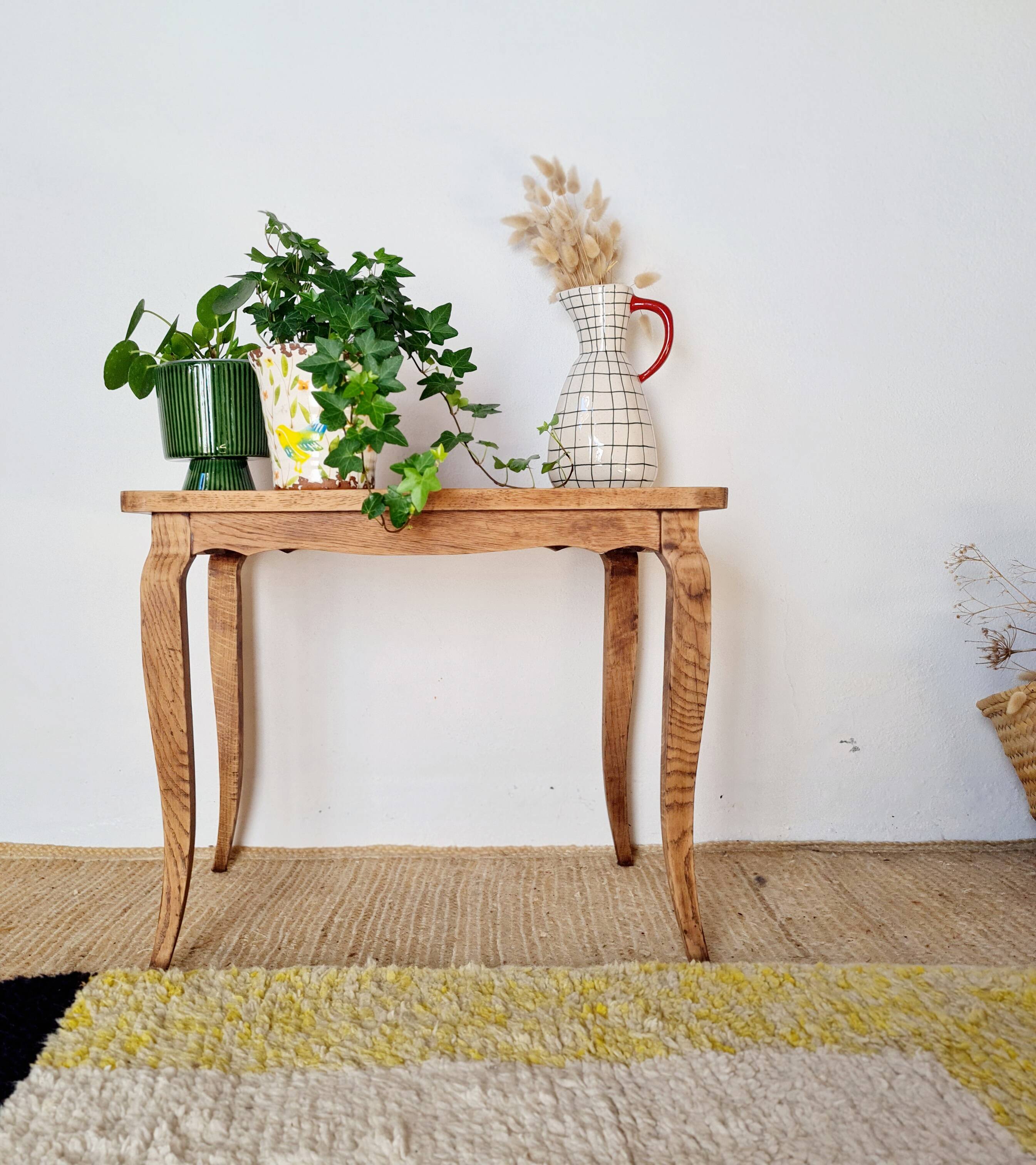 Antique coffee table with curved legs.