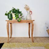 Antique coffee table with curved legs.
