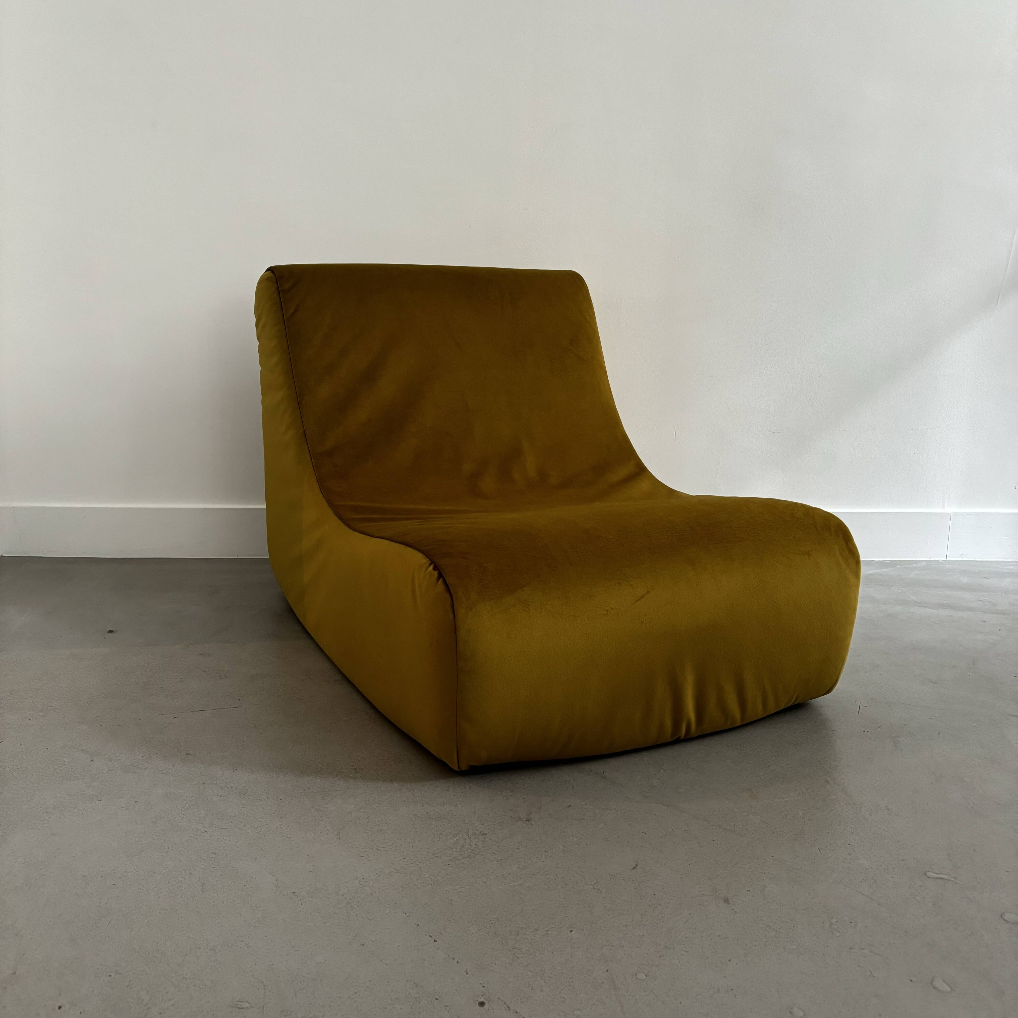 Vintage armchair with removable cover