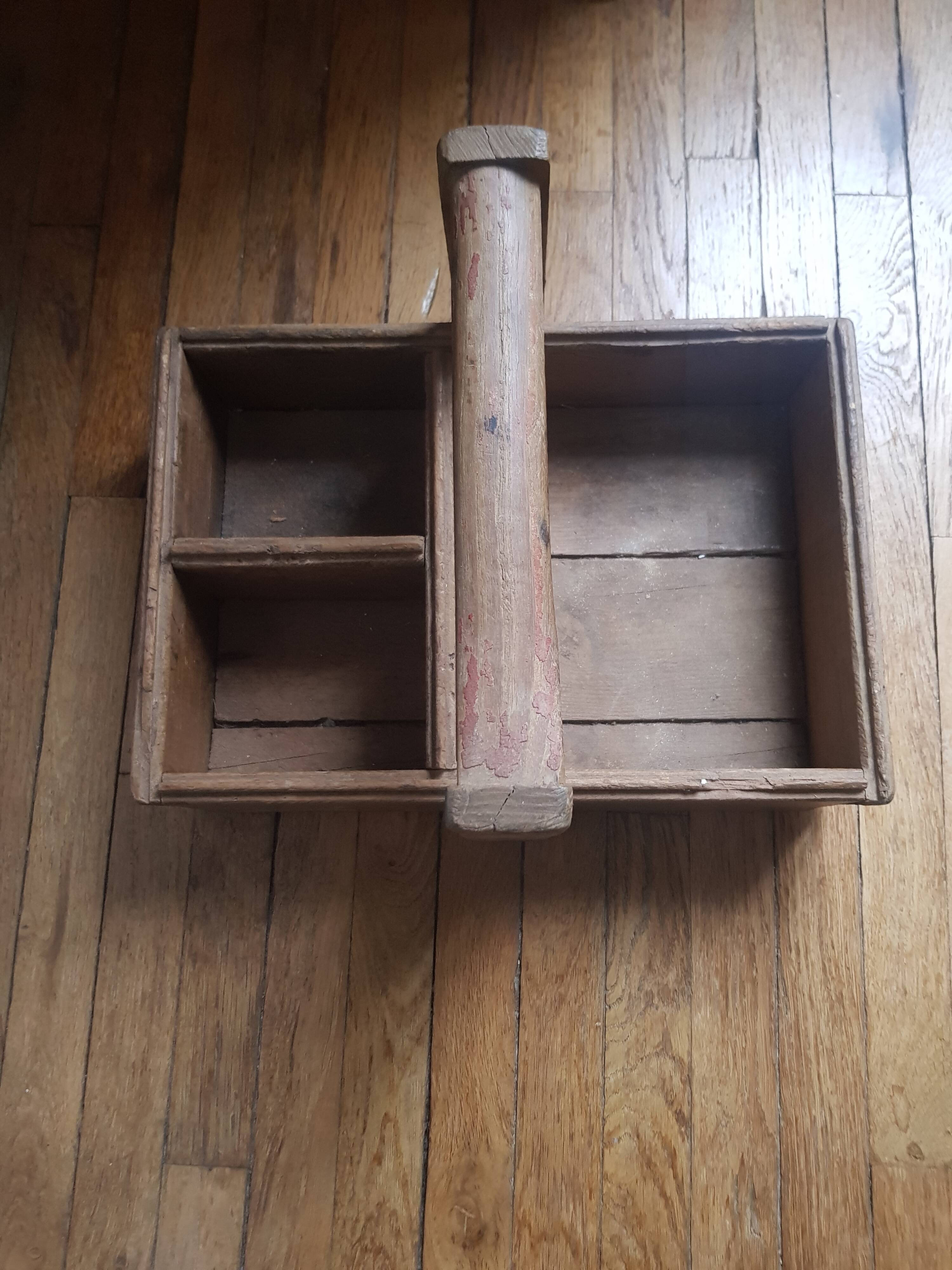Wooden servant