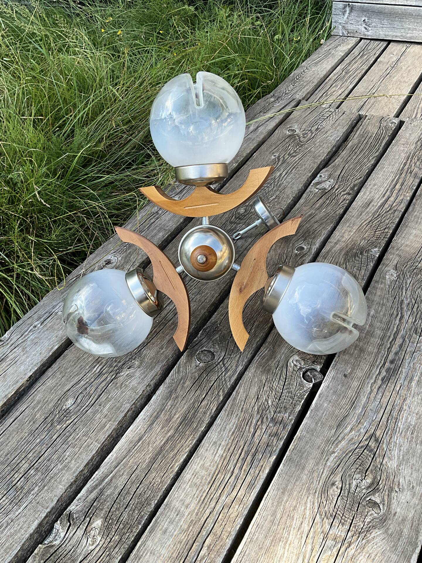 Exceptional Space Age / Mid-Century suspension chandelier, 3 concave globes.