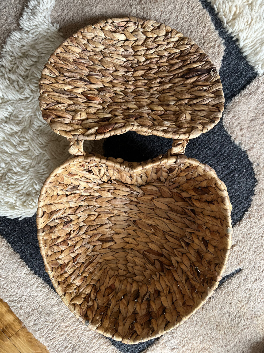 Banana leaf pan in the shape of a vintage heart