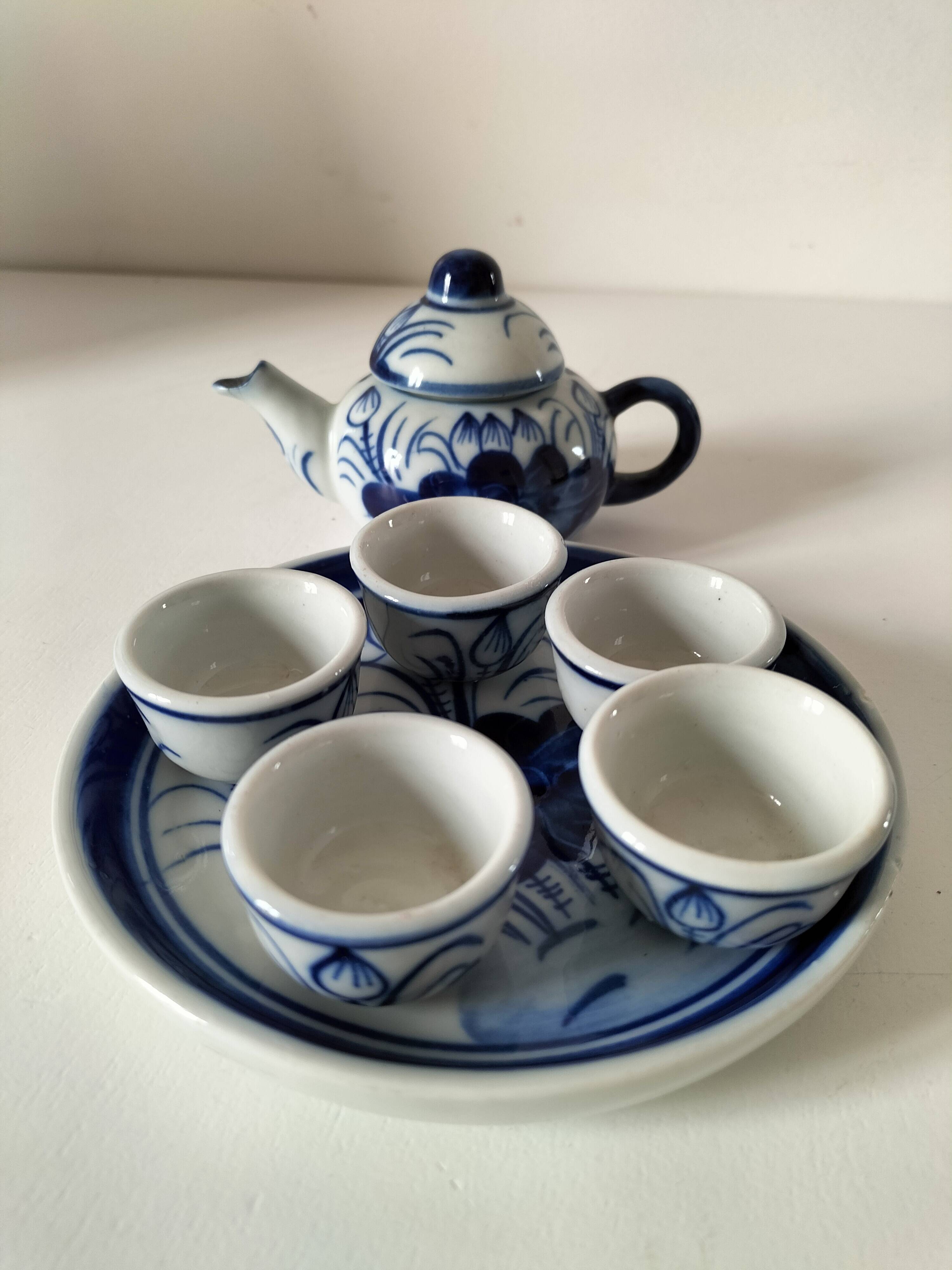 Small blue and white sake set – teapot, 5 cups and tray.