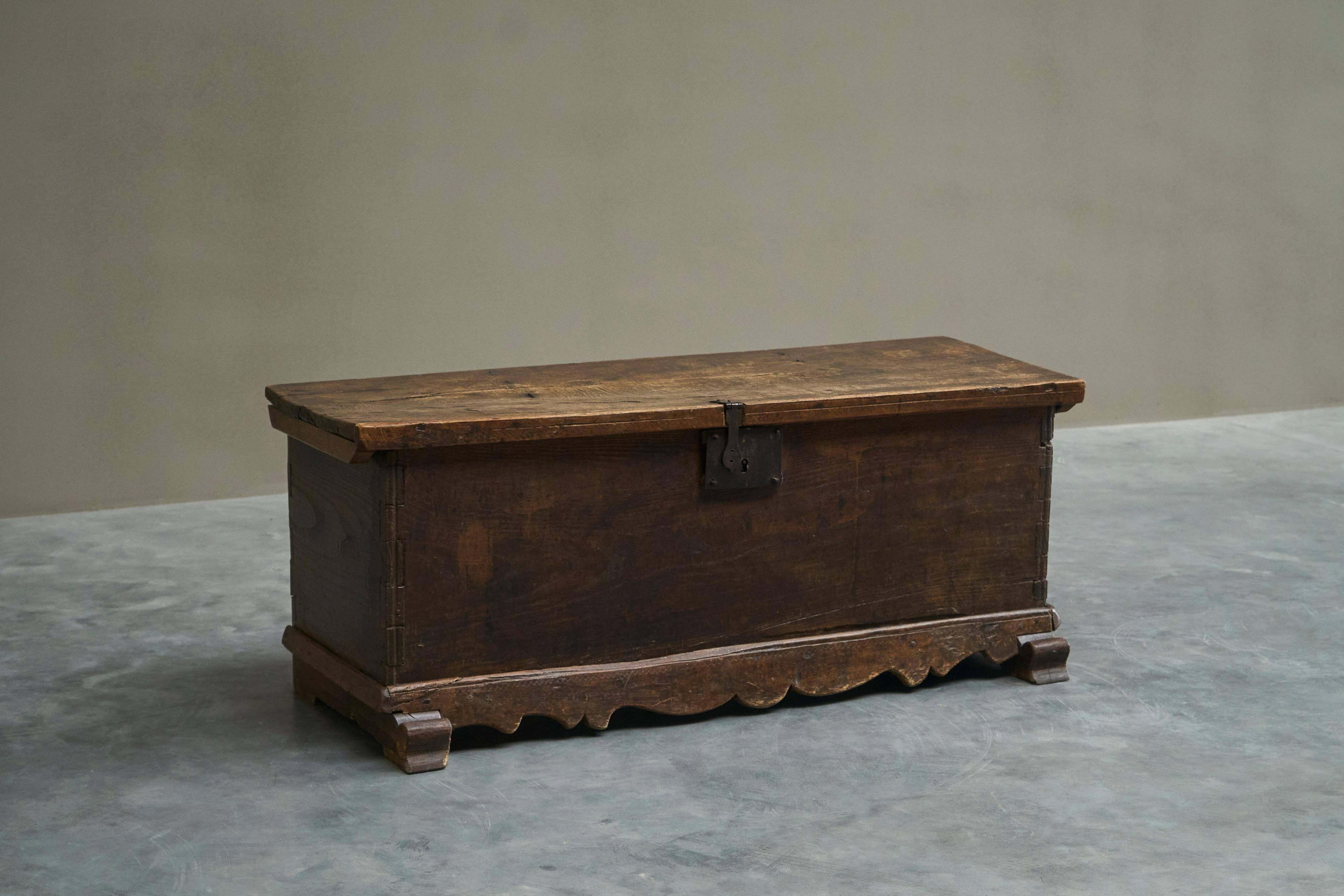 Oak and wrought iron mallet, early 18th century.