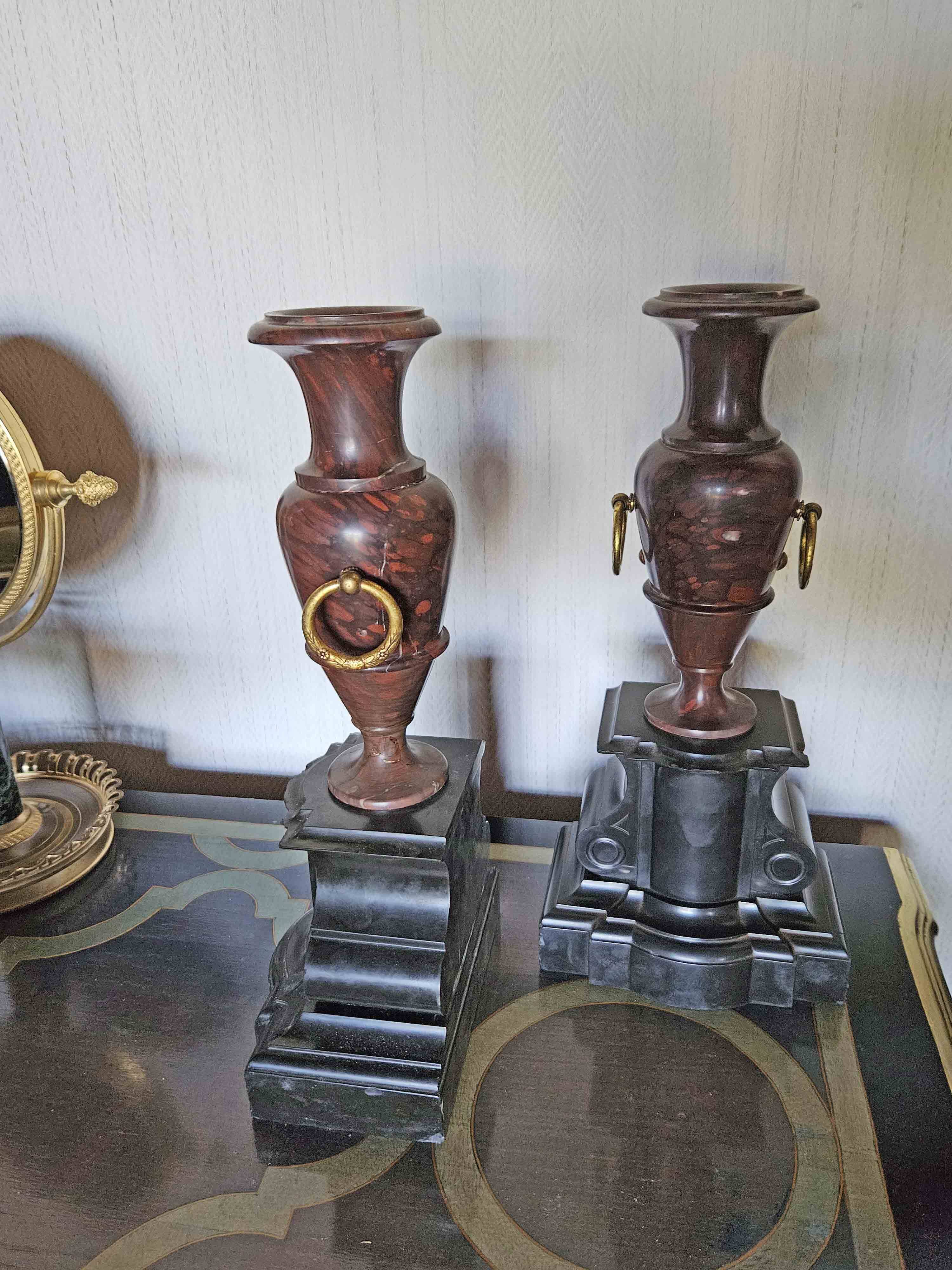 Antique Vases In Griotte Marble And Black Marble, Grand Tour, 19th Century