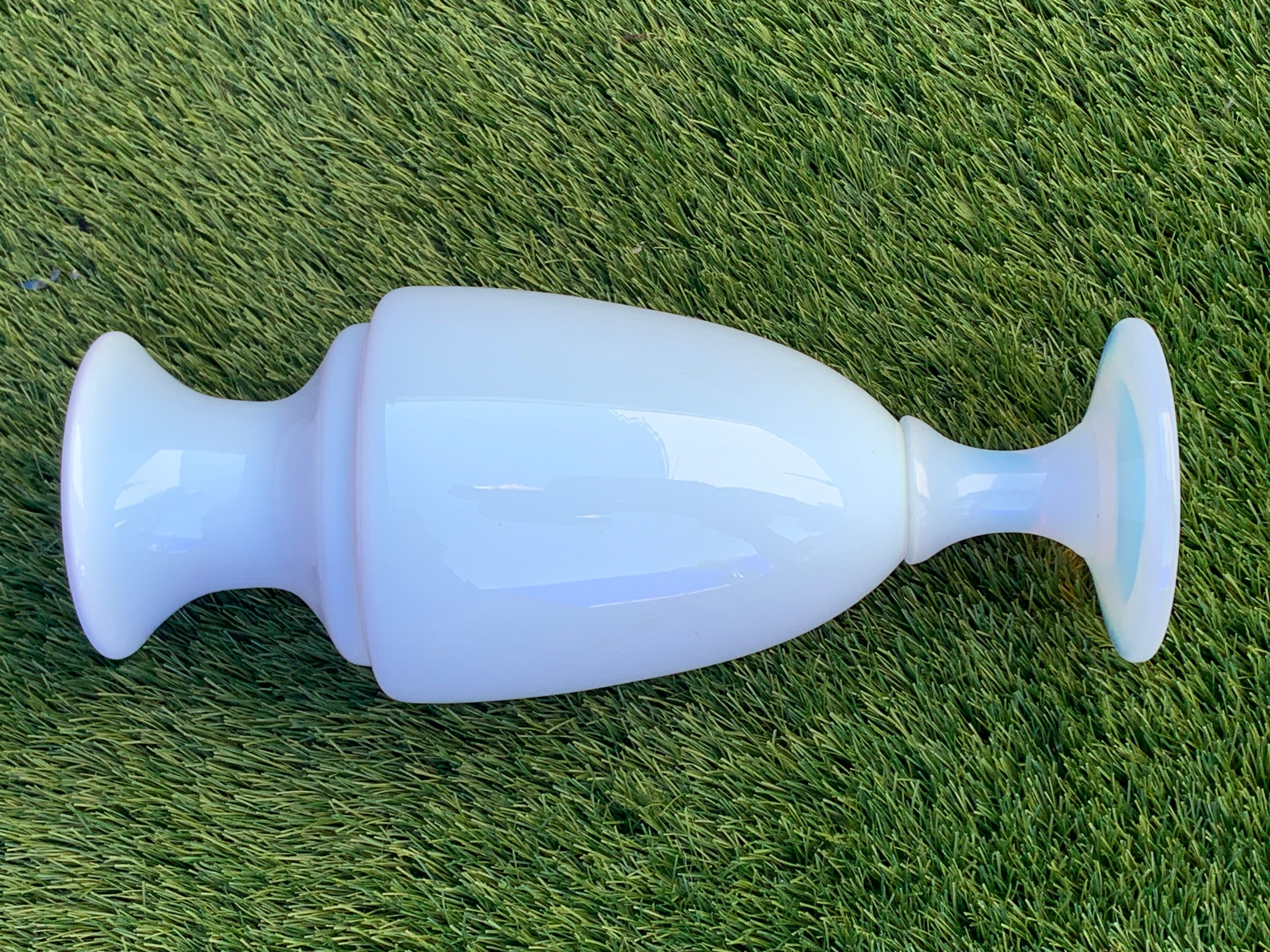 Opaline vase signed Sèvres, Paris