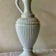 Carafe vase en opaline blanche