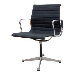 Fauteuil EA108 de Charles - herman