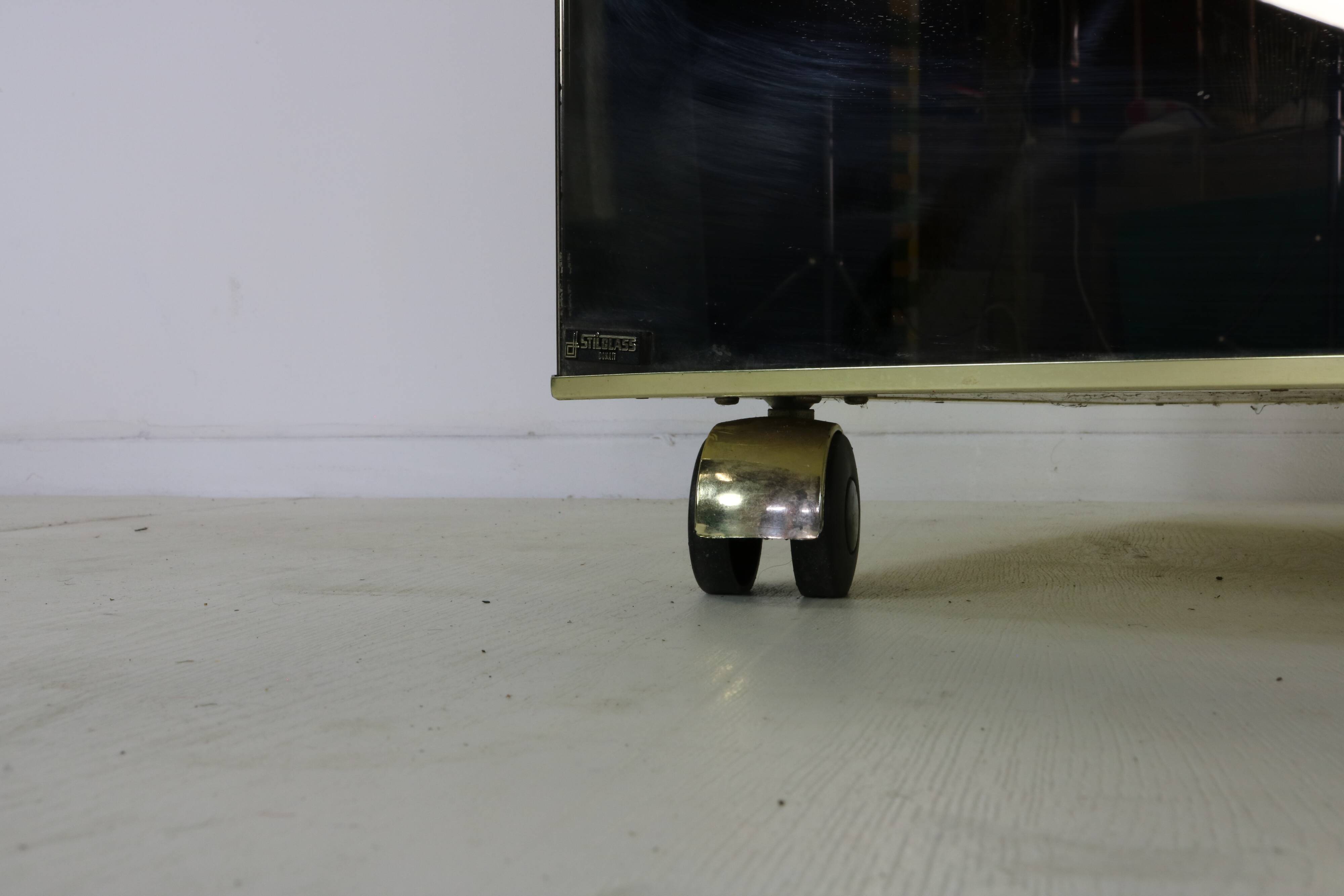 Seventies design bar cabinet by Harvey Guzzini for Stilglass Donati