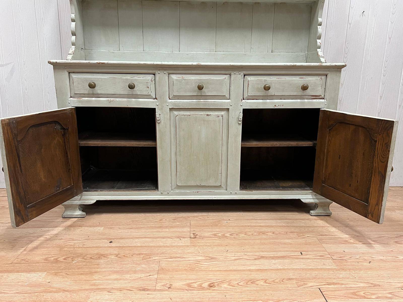 Sideboard / cupboard