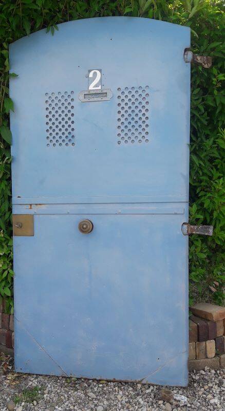 Porte portail H205xL103 ancienne en fer cintrée avec boite aux lettres