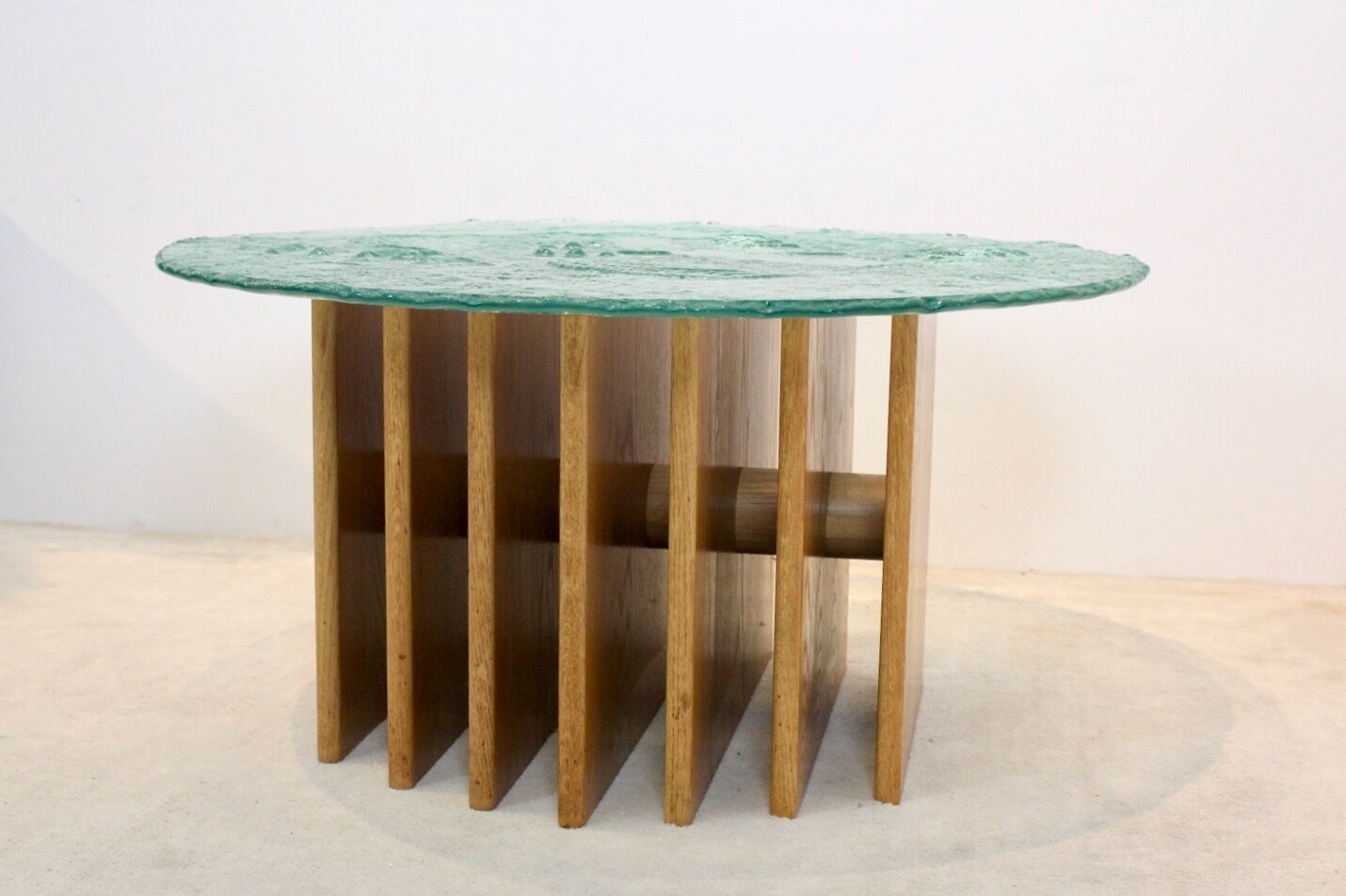 Table basse Heinz Lilienthal avec plateau en verre sculptural