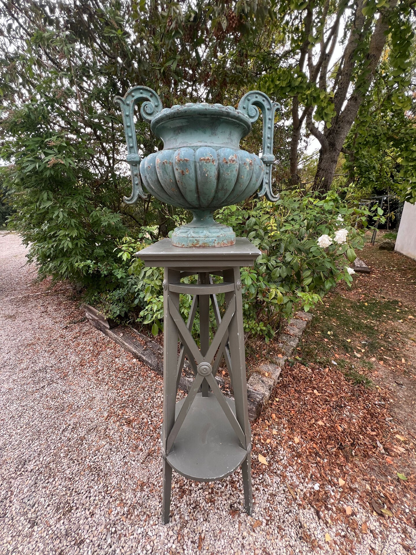 Wood sculptor's stool