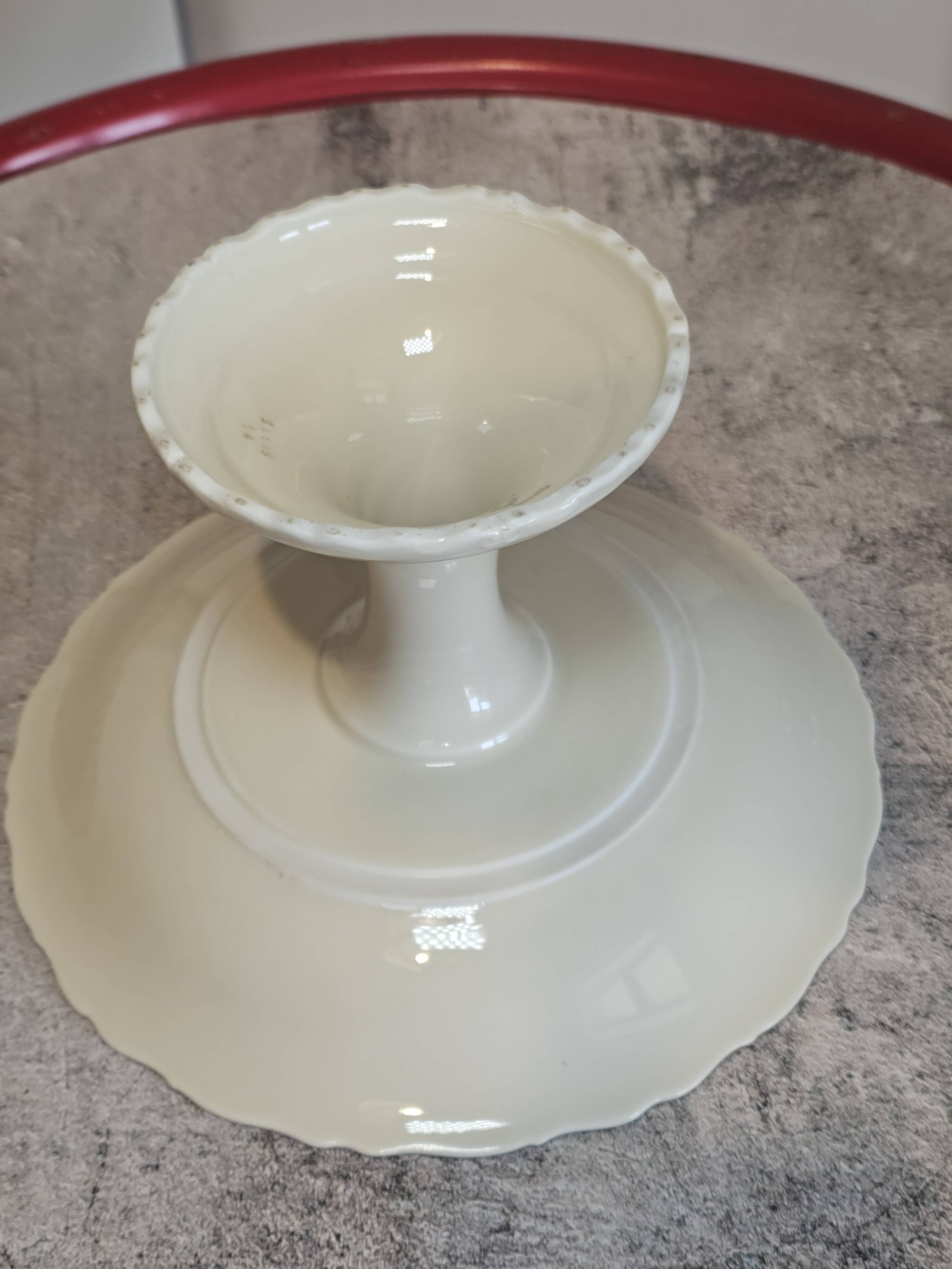 Beige/white porcelain compote from Royal Eelag with a rose pattern.