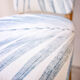 Paire de chaises vintage retapissées avec un tissu au motif de palme