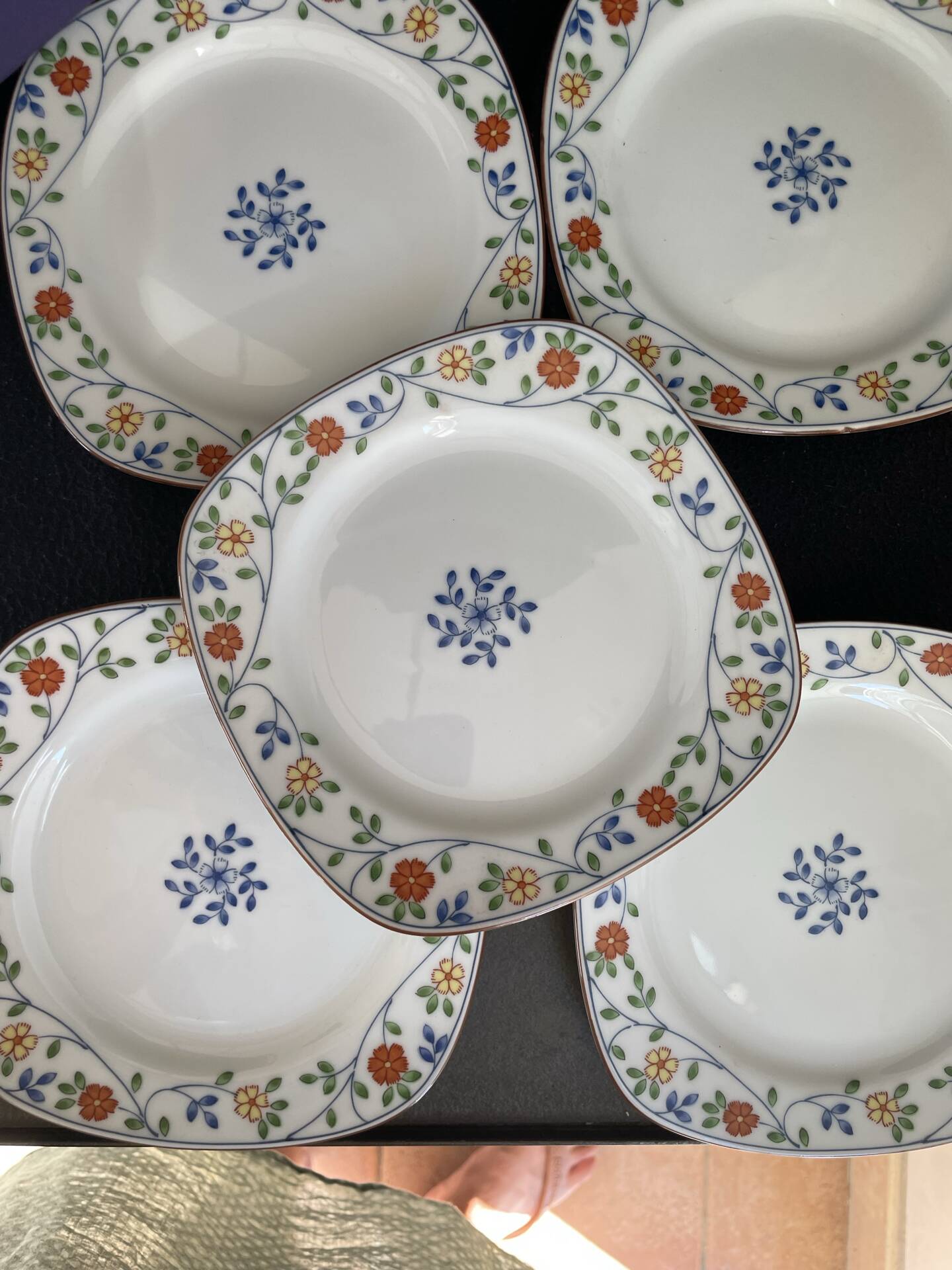 Tachikichi flower plates, Japan