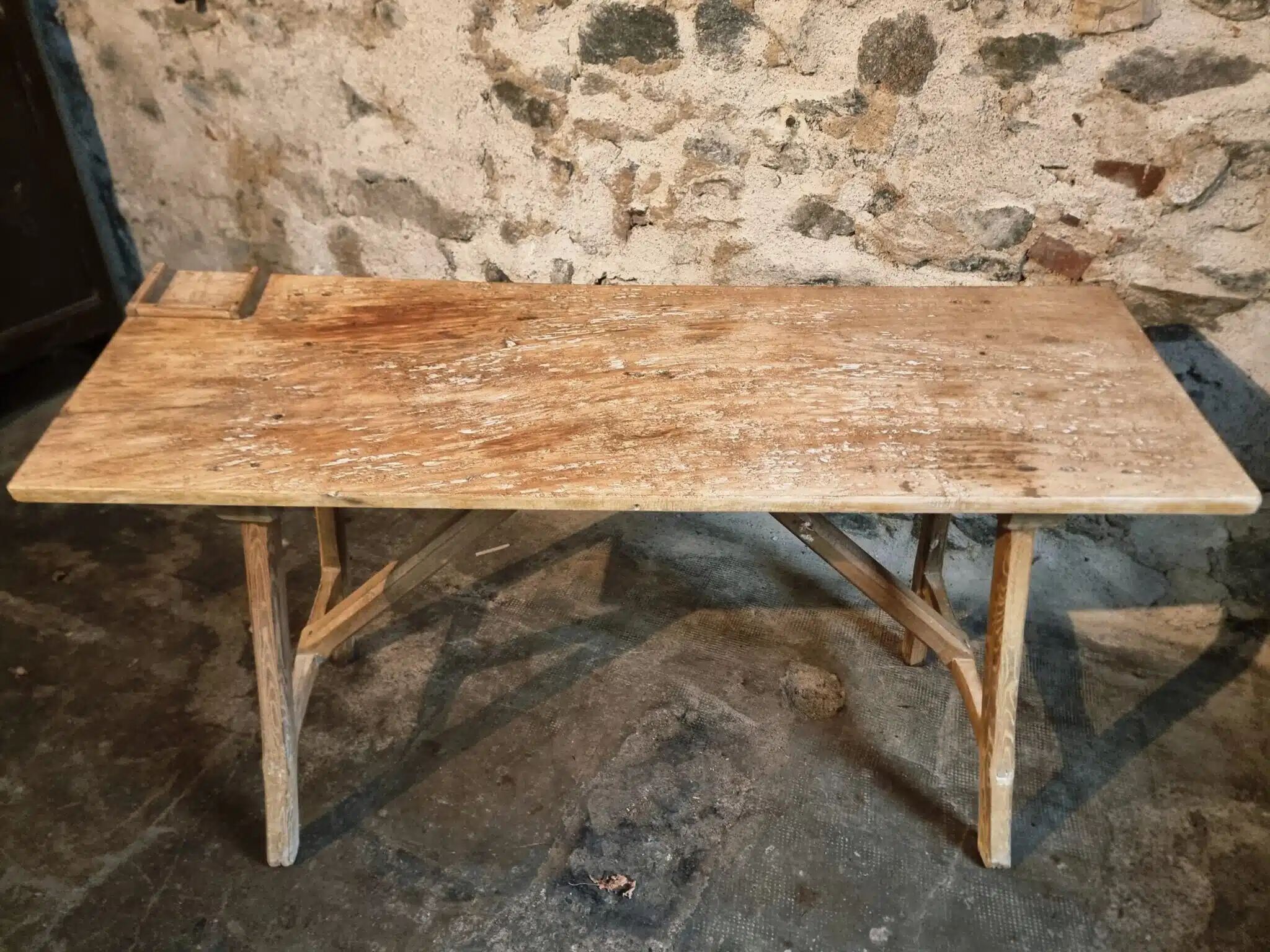 Table de toilette ou bureau d'écriture français ancien en châtaignier et peuplier, vers 1900
