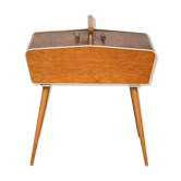 Compass foot sewing basket, 1960