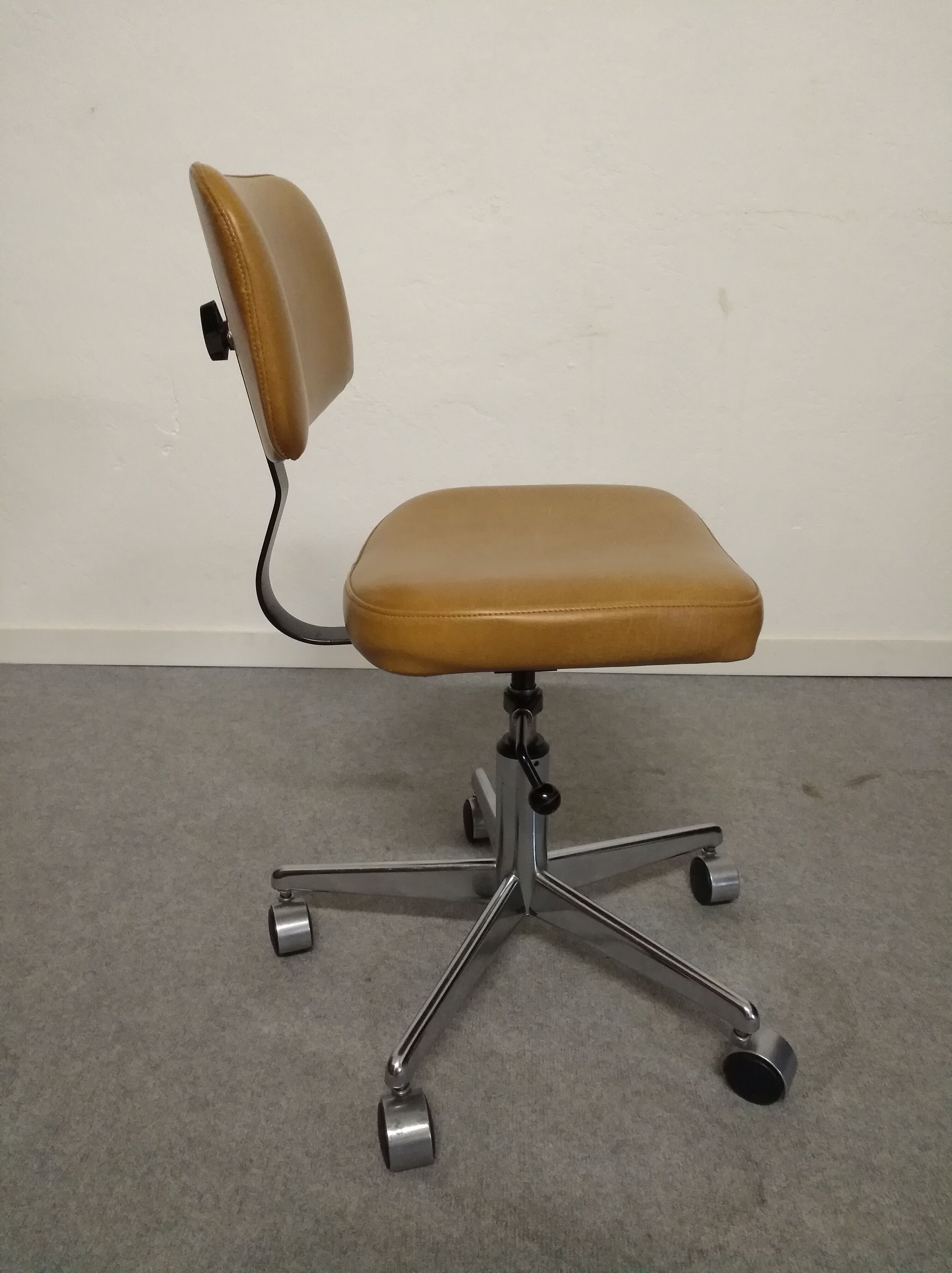 Chaise de bureau des années 60