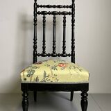 Chaise de salon antique avec tissu fleuri Nobilis
