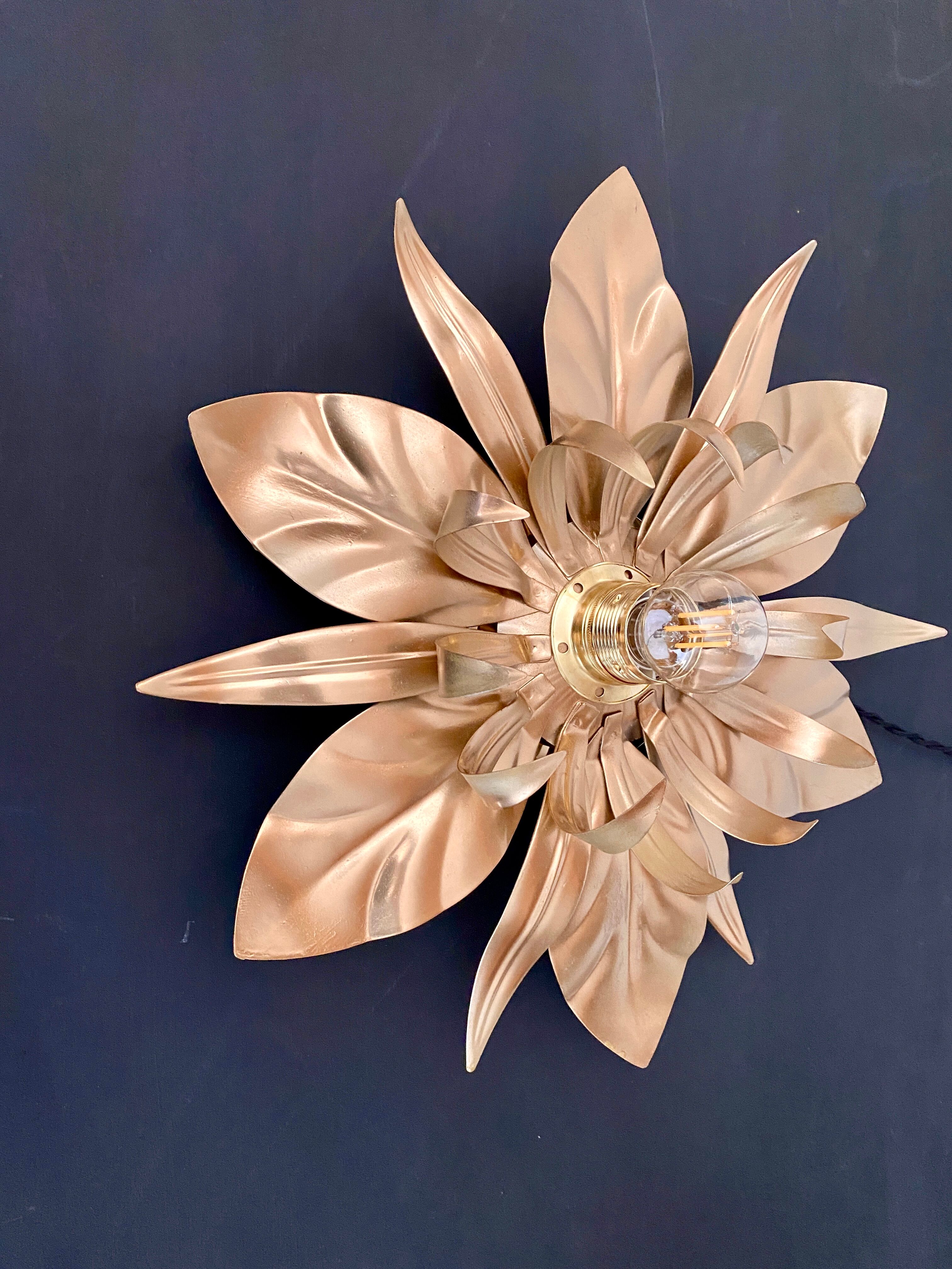 Vintage wall lamp golden leaves