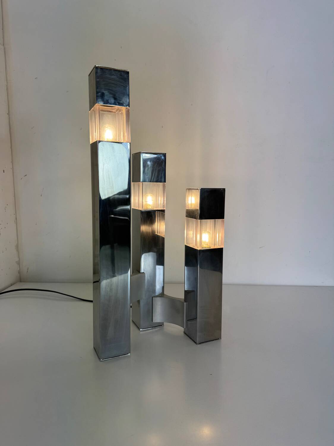Very Mid-Century Modernist Architectural Sciolari Cubic Table Lamp by Gaet
