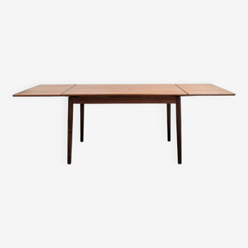 Scandinavian dining table with extensions