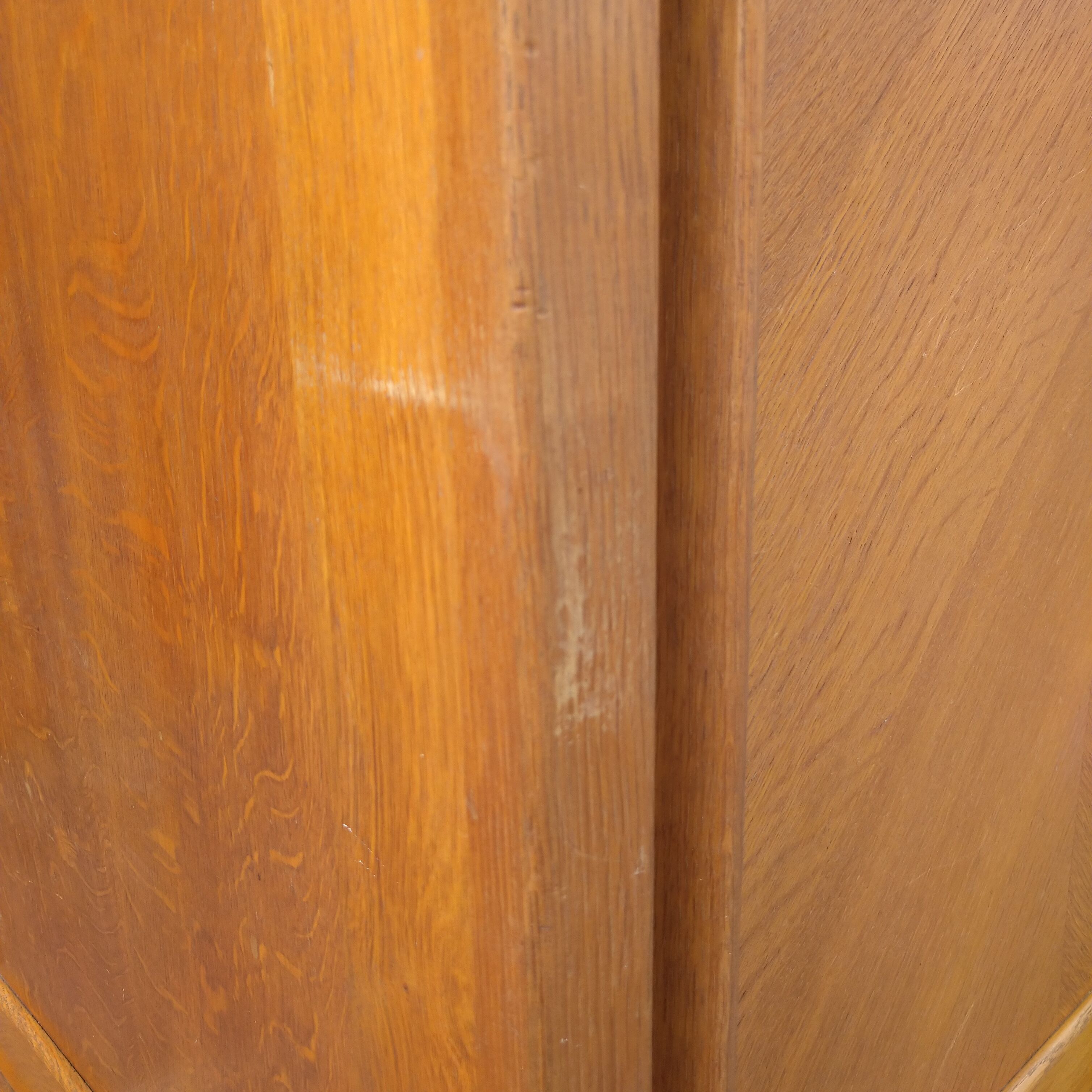 Armoire vintage
