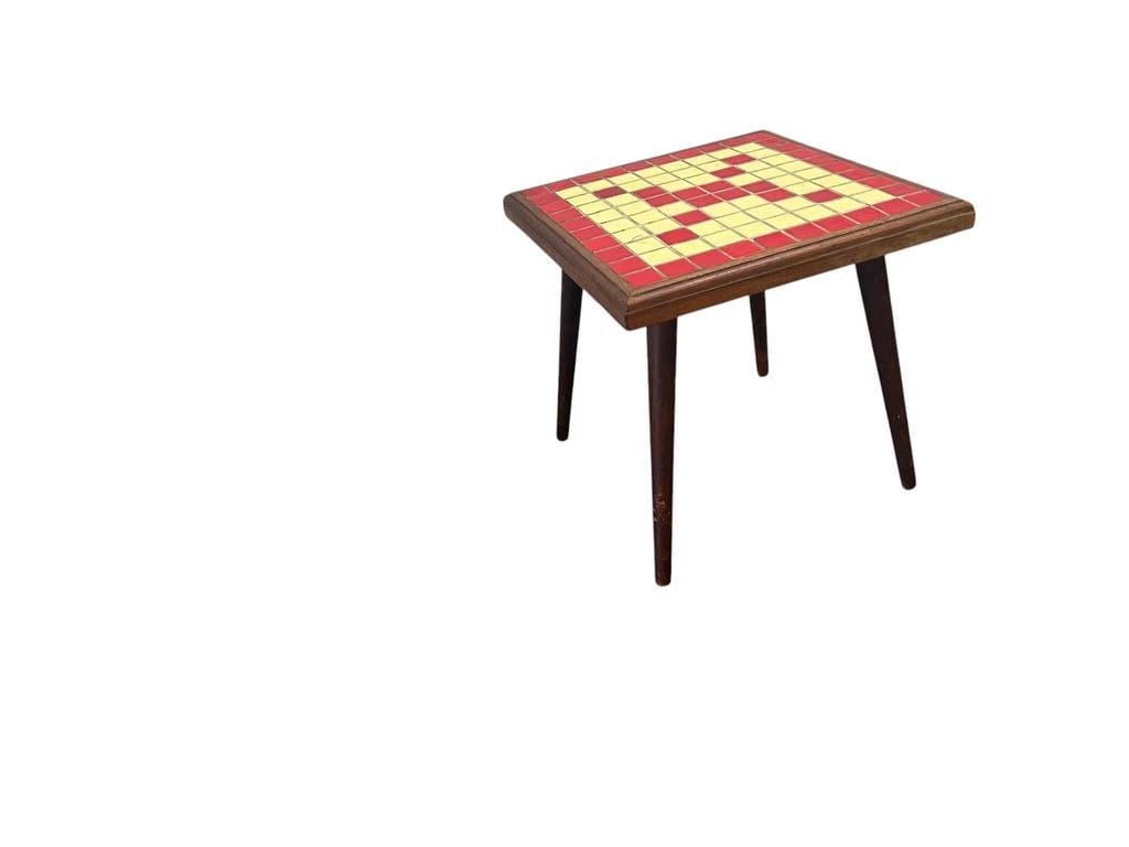 Table d'appoint vintage en bois avec plateau en céramique/carrelage