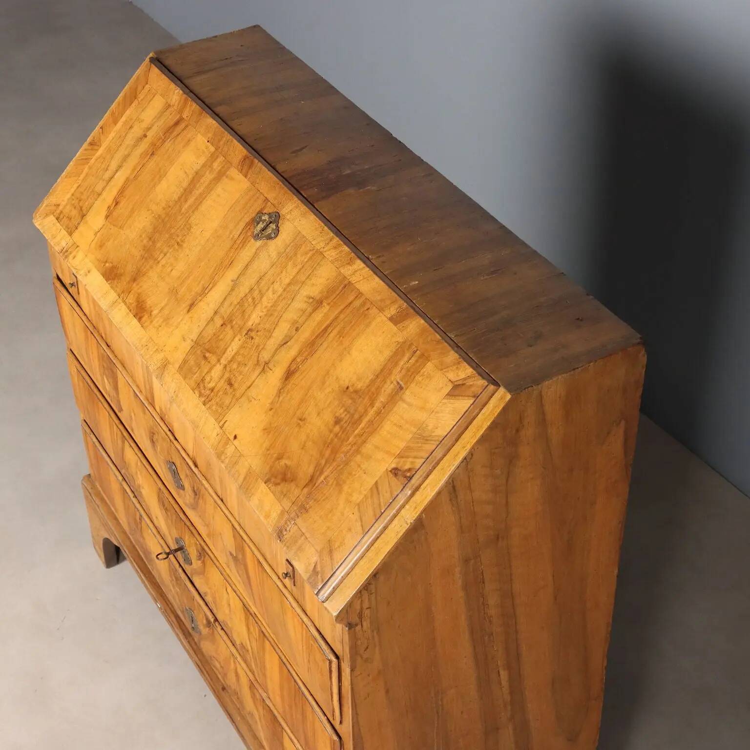 Antique walnut and walnut burl commode, poplar, Italy, 18th century.