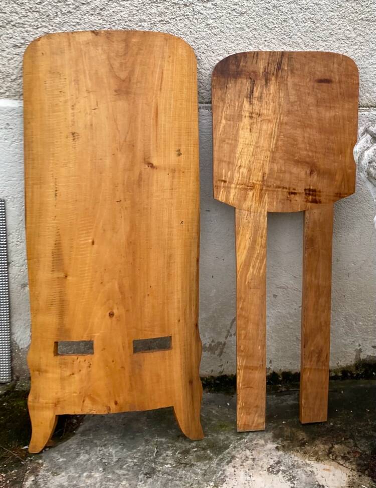 Grande chaise Africaine vintage en bois massif sculpté de motifs géométriques