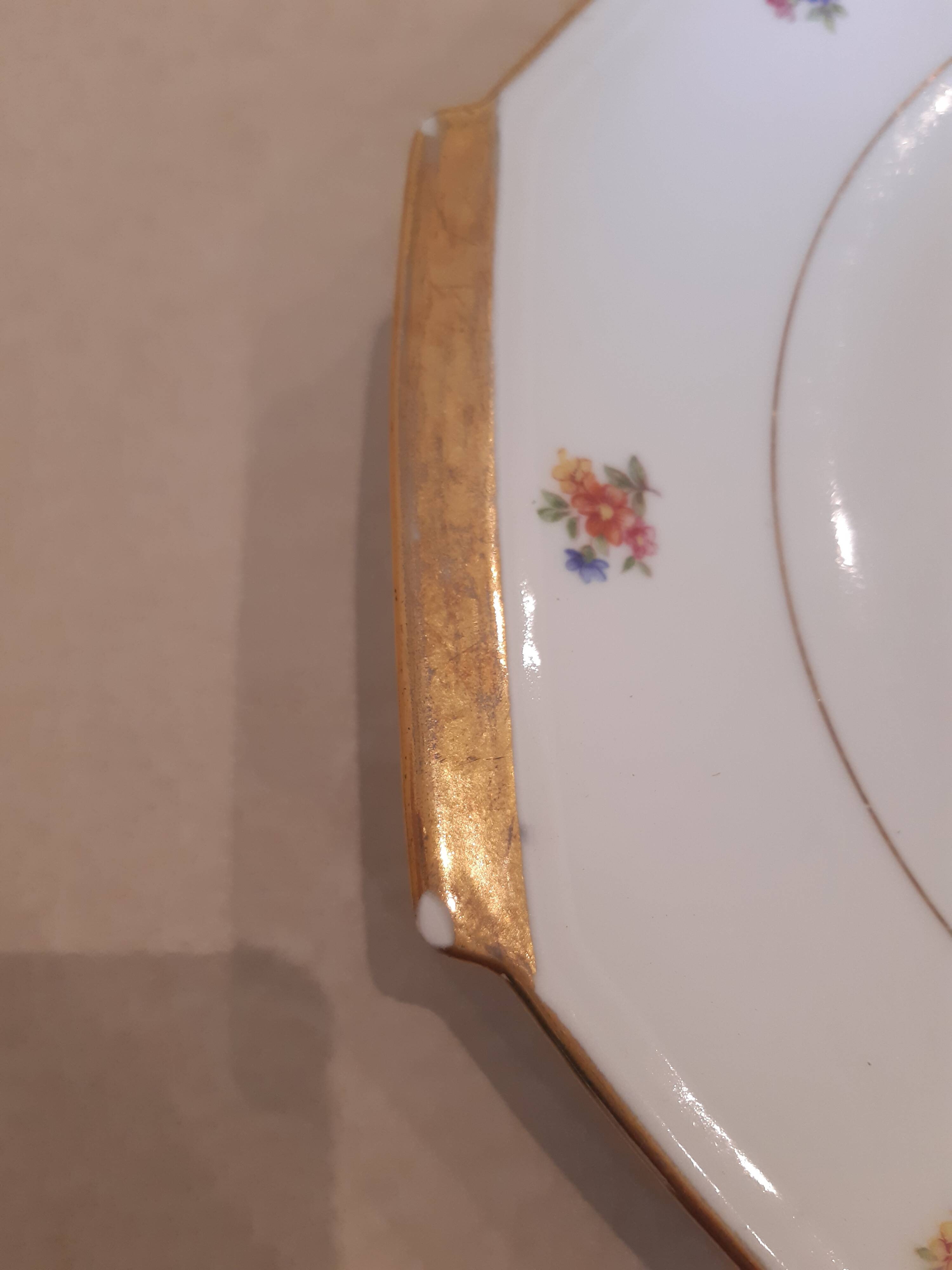 Hexagonal plate Lamotte with a double gold border, decorated with small bouquets.