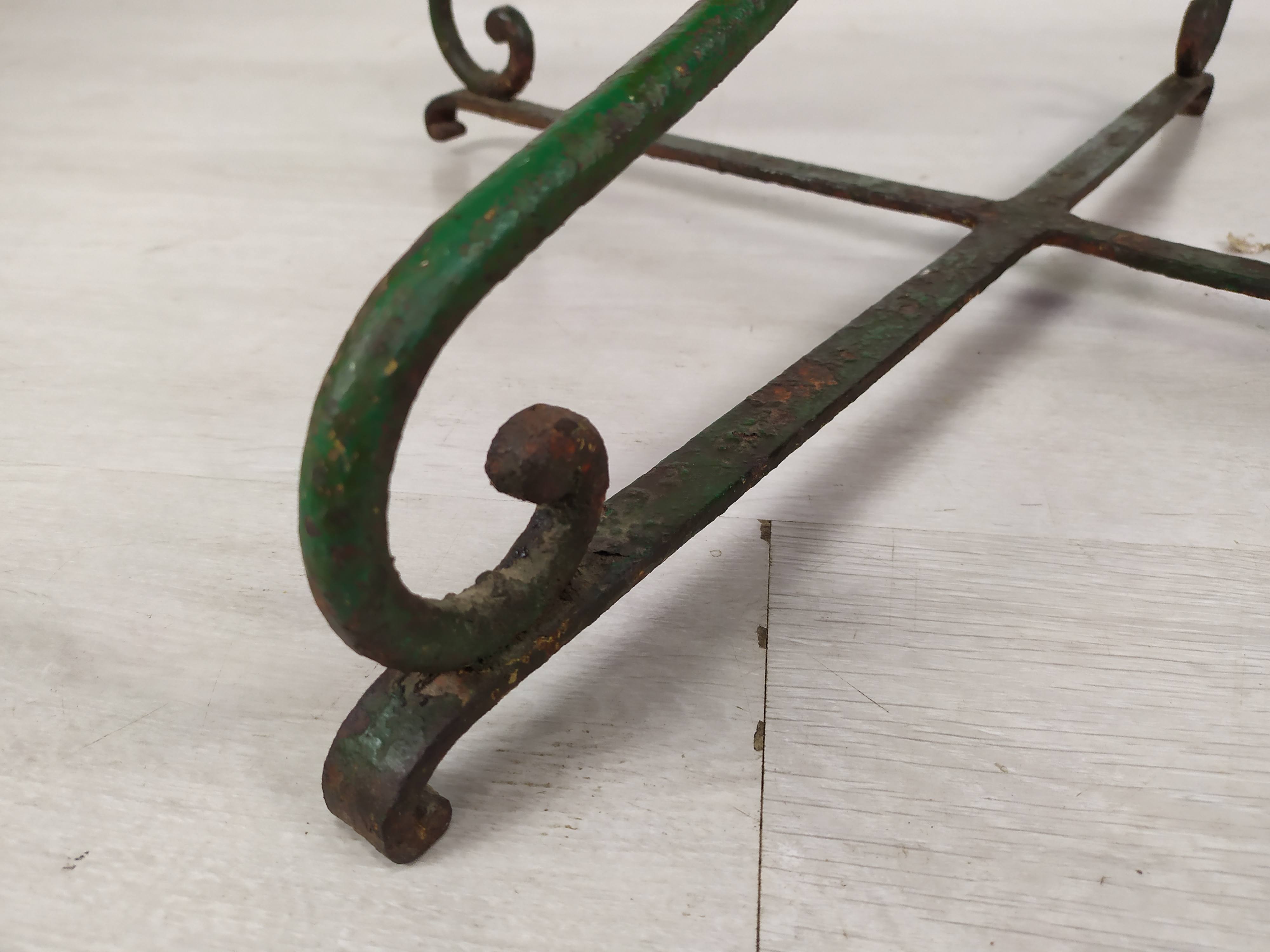 Garden pedestal table metal wood