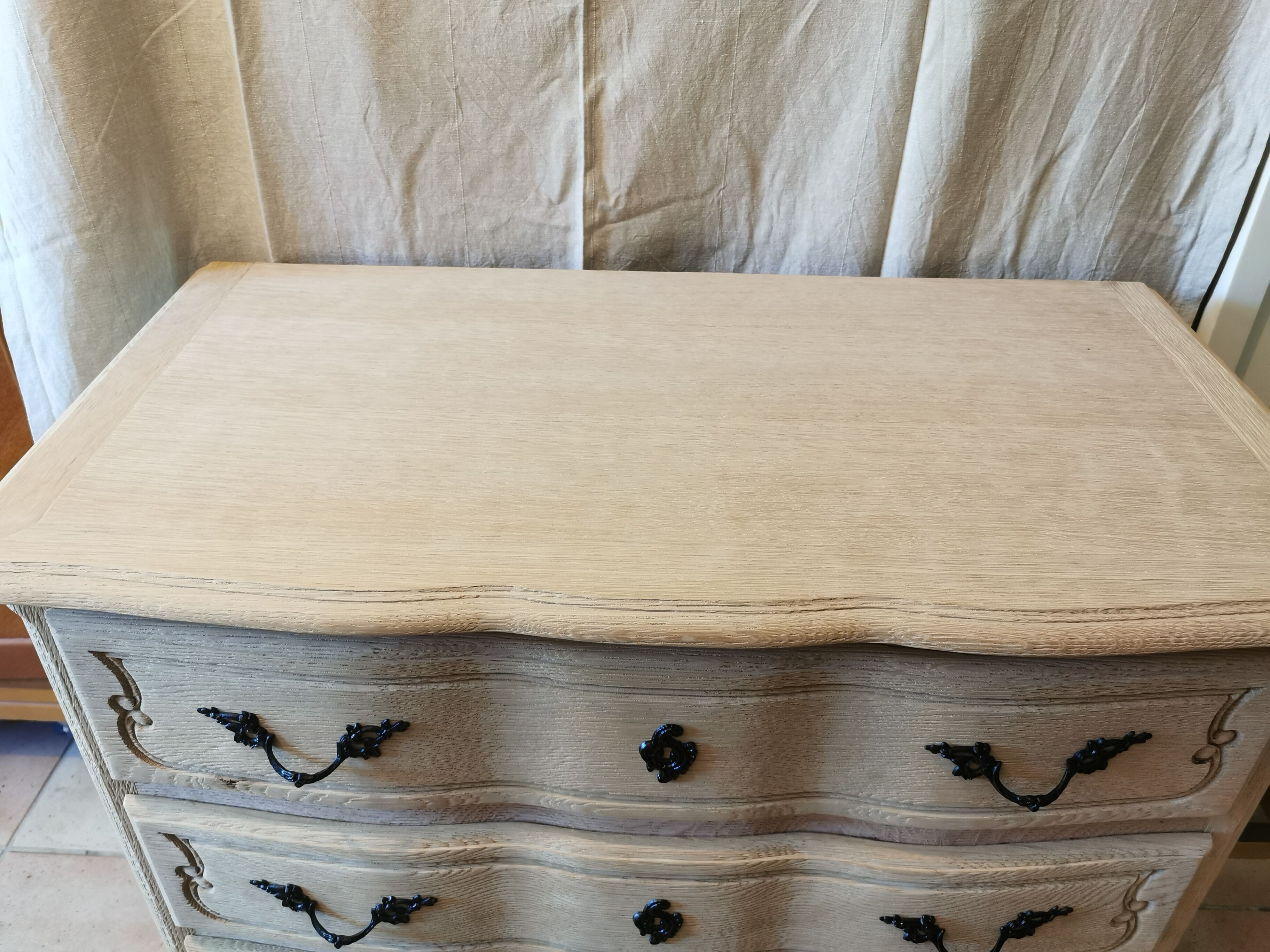 Curved chest of drawers raw oak 3 drawers