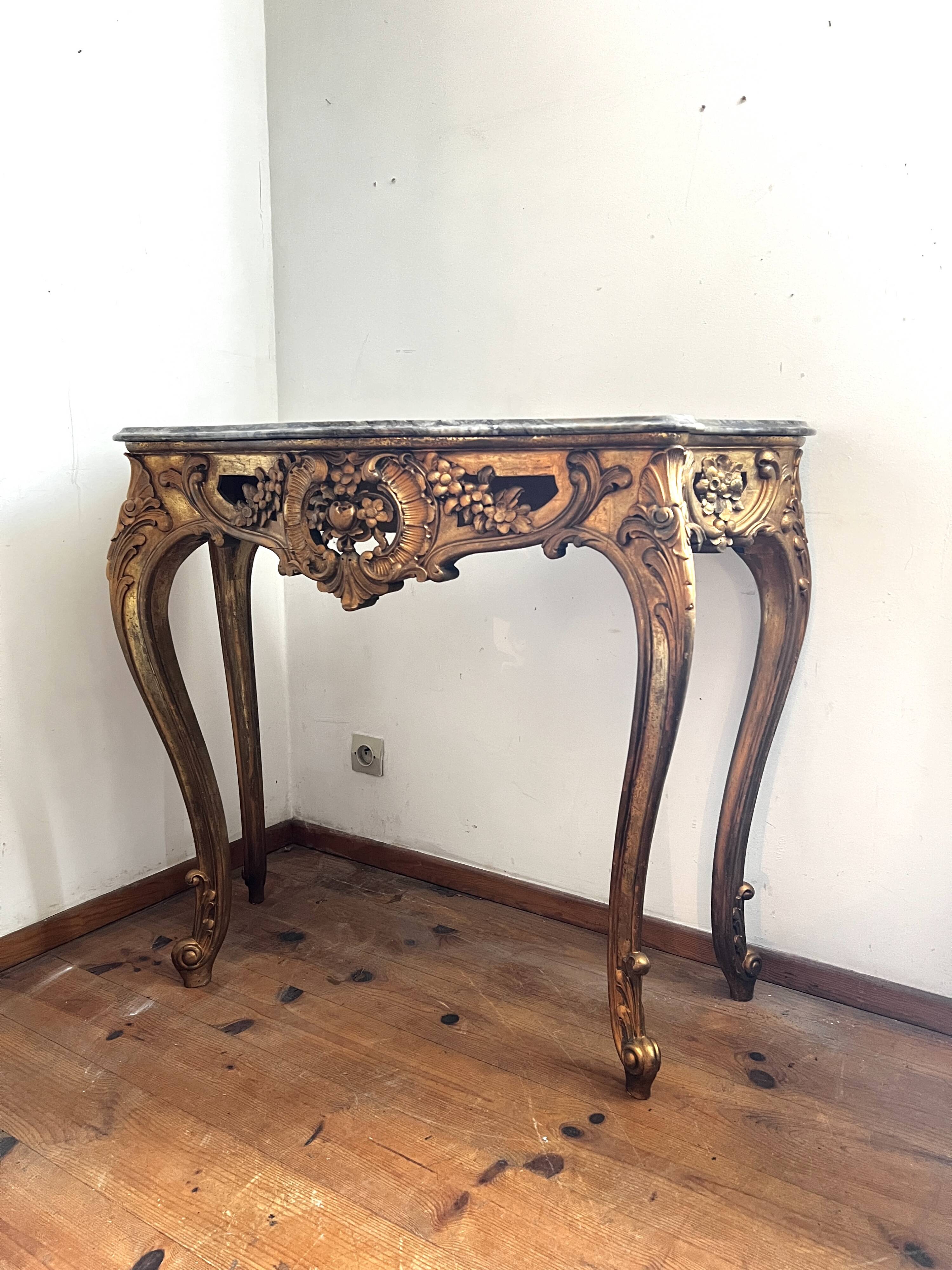 Console en bois doré
